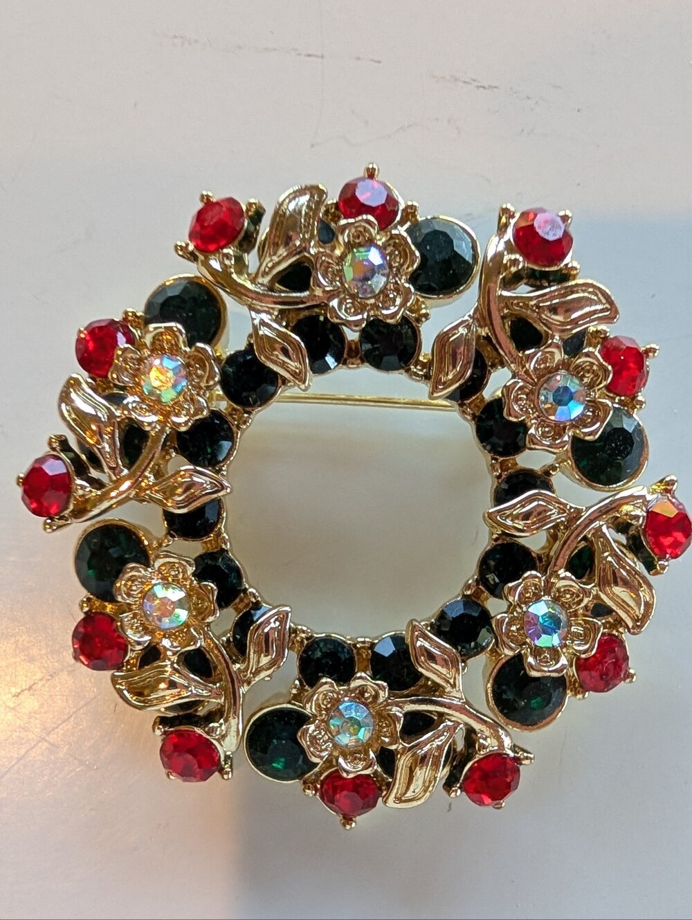 90s Monet Christmas Wreath Brooch Rhinestones Gold tone Like New Without Box 🌲